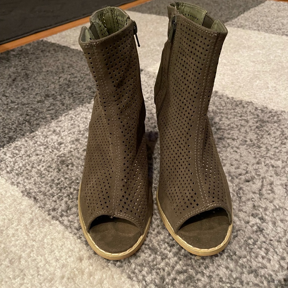 Rue 21 Peep toe Booties